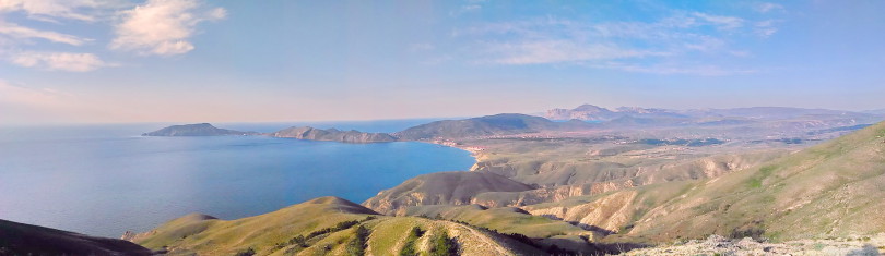 Вид с горы Феодосии на Орджоникидзе и Коктебель